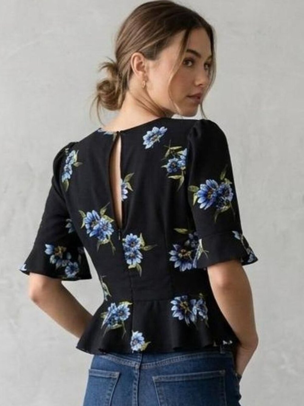 ASTR the Label Black Floral Ruched Peplum Deep V-Neck Short Sleeve Top - Small